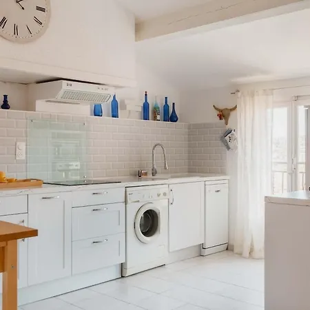 Regina's - Asmaraloka